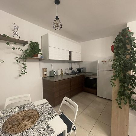 Ashdod City Center 2-Rooms Apartment, 15Min Walk To The Beach Kültér fotó