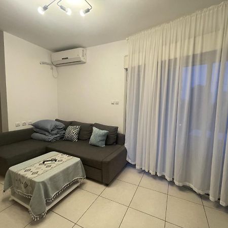 Ashdod City Center 2-Rooms Apartment, 15Min Walk To The Beach Kültér fotó