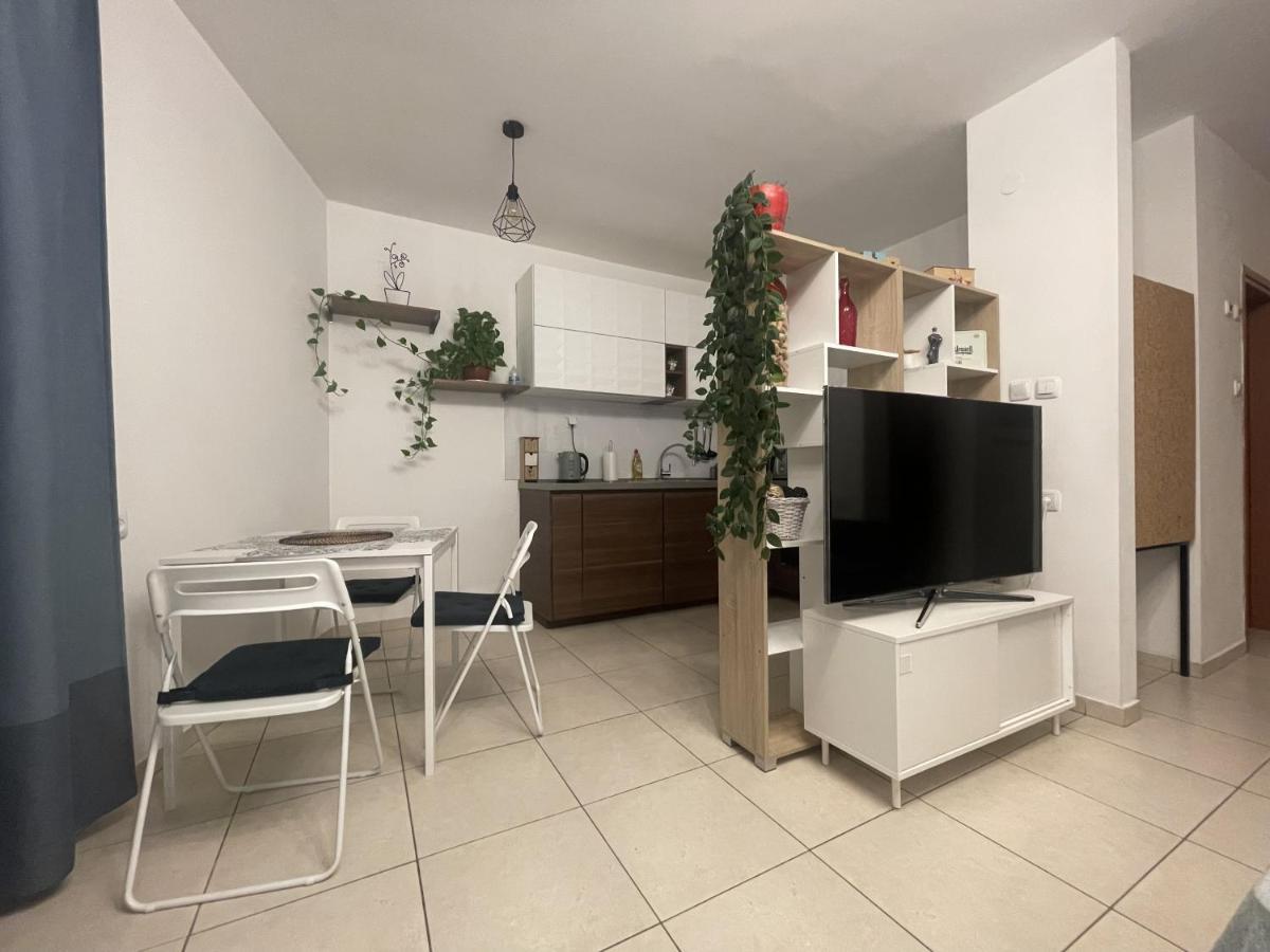 Ashdod City Center 2-Rooms Apartment, 15Min Walk To The Beach Kültér fotó