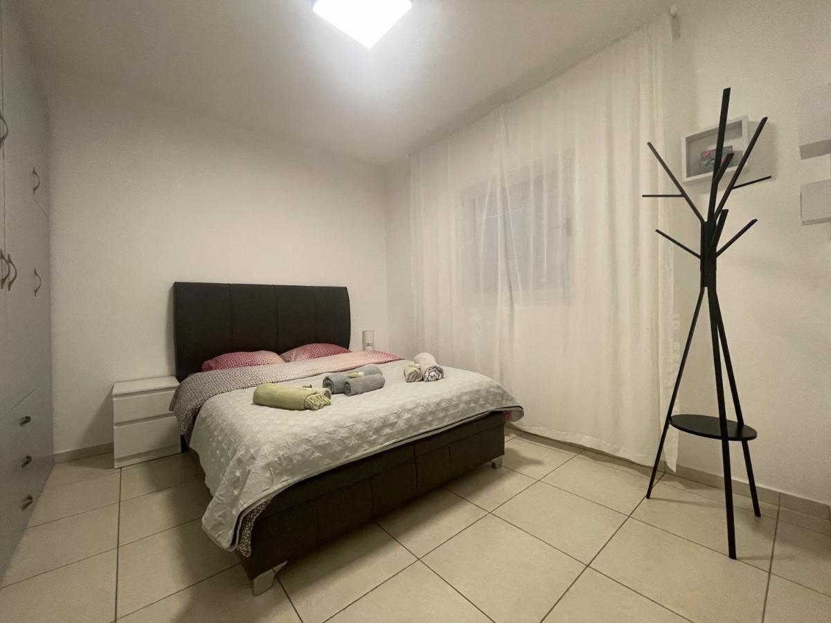 Ashdod City Center 2-Rooms Apartment, 15Min Walk To The Beach Kültér fotó