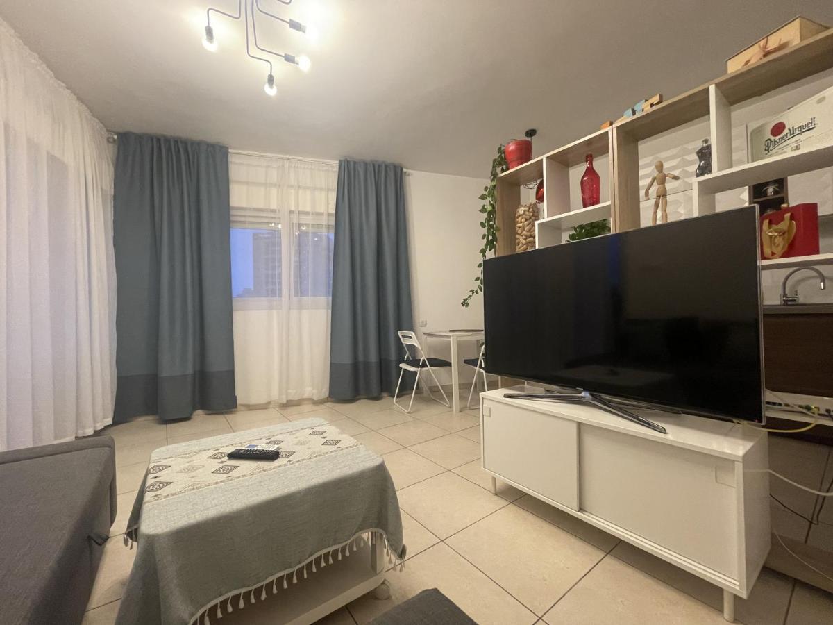 Ashdod City Center 2-Rooms Apartment, 15Min Walk To The Beach Kültér fotó